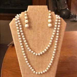 Ann Taylor black knotted pearl necklace & earrings